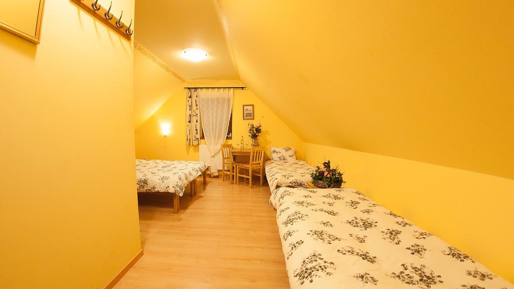 Hotel Penzion Zatisi Mikulov Habitación foto