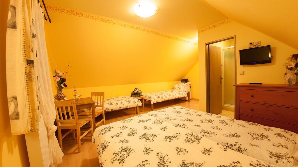 Penzion Zatisi Mikulov Habitación foto