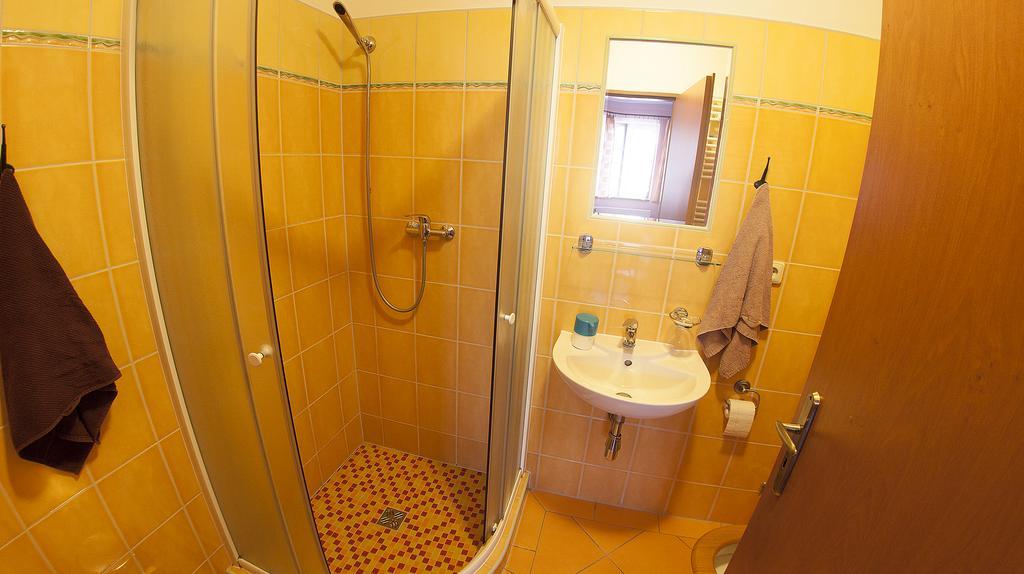 Hotel Penzion Zatisi Mikulov Habitación foto