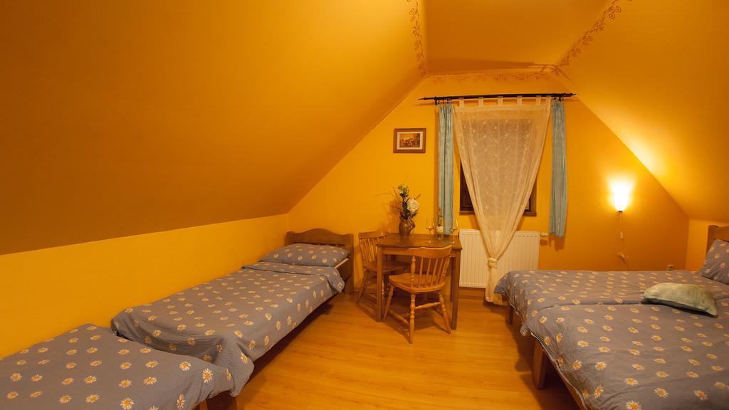 Hotel Penzion Zatisi Mikulov Habitación foto