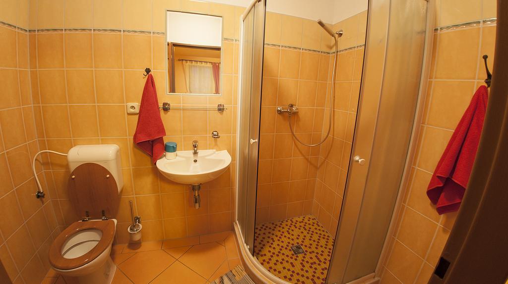 Penzion Zatisi Mikulov Habitación foto