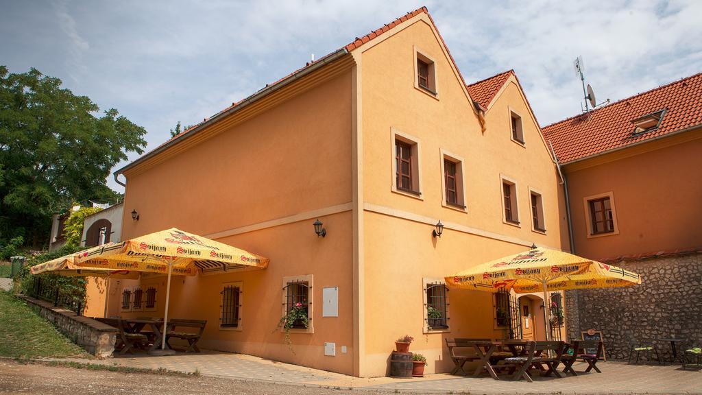 Hotel Penzion Zatisi Mikulov Exterior foto