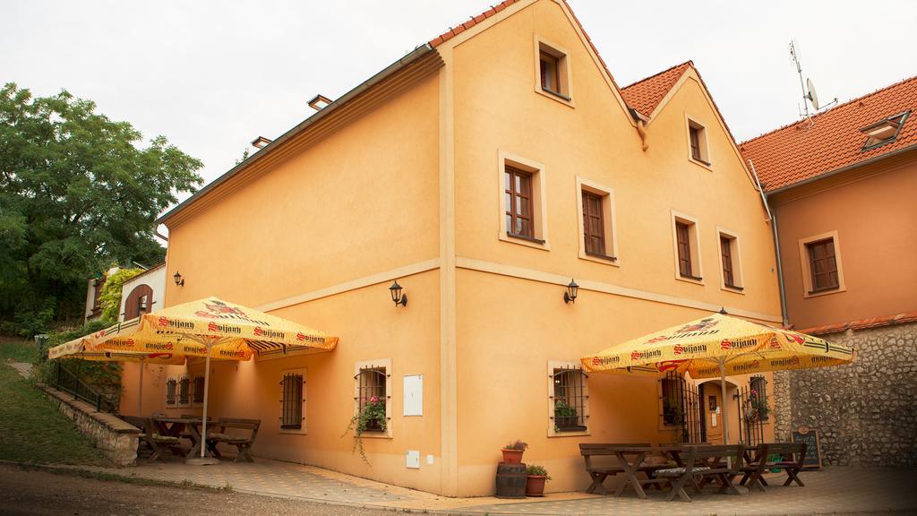 Hotel Penzion Zatisi Mikulov Exterior foto